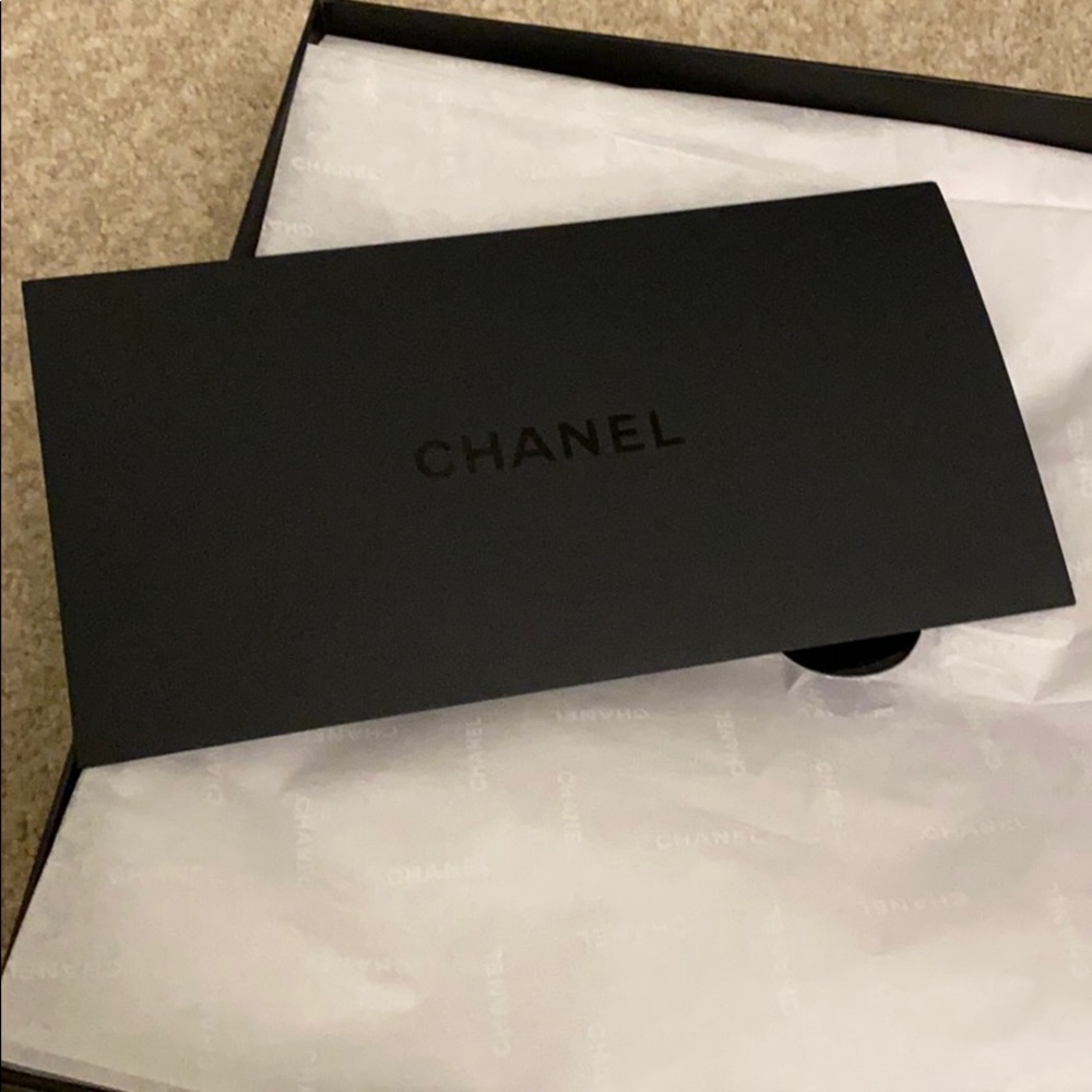 Chanel Gift Box - Picture 3 of 3